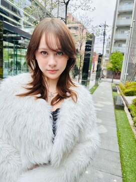 シウ 湖北(shiwu) くびれ感で女子力U ニュアンスレイヤーミディアム