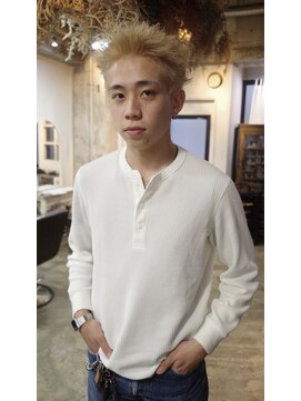 ピア ヤクイン(Pia Yakuin) ハイトーン 立体束感メンズショート