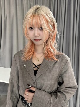 ホワイトブロンド　オレンジ　巻き髪　デザインカラー