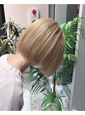 18301金髪ホワイトアッシュブロンドレイヤーボブシャギーカット