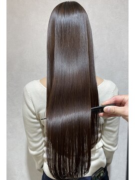 プラグ バイ ネオリーブ(plug by neolive) 梅雨対策!髪質改善トリートメント/美髪【momo】