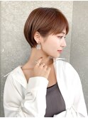 ショート×顔周り×前髪×シルキーベージュ×グレージュカラー