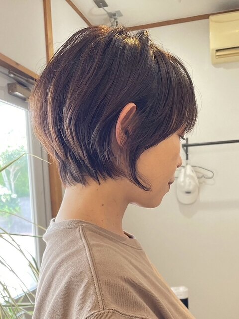 丸みショートヘアピンクベージュカラーミルクティーベージュ