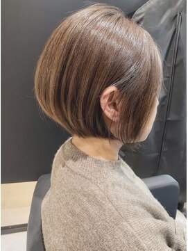 ジエクト アイロ(The Ect ilo) パールベージュ 白髪ぼかしハイライト ボブ  ヘーゼルグレージュ