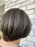 ショートボブ×グレージュハイライト