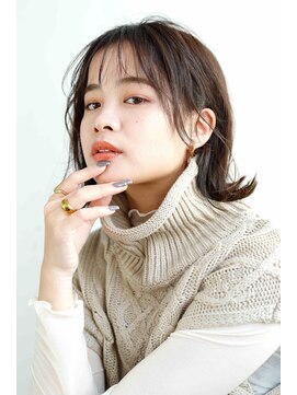 モコ(MOCO) ウエット質感と外ハネが大人顔に