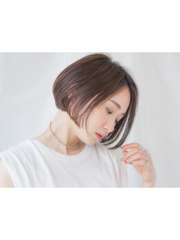 白髪は明るく自然に色味を楽しむ時代に。脱白髪染め/白髪ぼかしカラーでワンランク上の仕上がりに◎