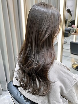 クラン 岡本(Chlan) 透明感のある暗髪ネビージュ×韓国風巻き