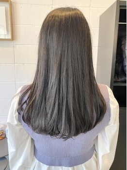 イン(in.)の写真/【毛先まで潤うヘアに】髪質改善でうるツヤ髪に！明るい雰囲気のサロンで、あなたの美しさを引き出します♪
