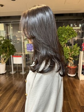 ザック ヴィ(ZACC  vie) グレージュ　レイヤーカット　セミロング　20代30代40代