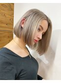 ハイトーンカラーと切りっぱなしボブで作るエレガントスタイル