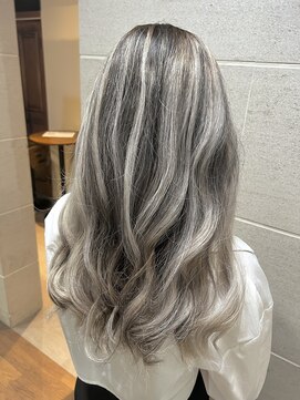 ルミエール(Lumiere) ホワイトグレー ハイライトカラー