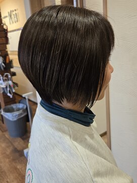 キー(Kii) 前下がりショートボブ