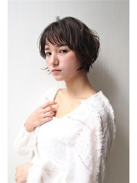 ノーヴェ(Nove) 〈Nove〉トープグレージュ×フェザーショート