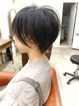 ショートオンリーサロントス(short only salon TOSS) 直毛タイプショートボブ耳掛け黒髪