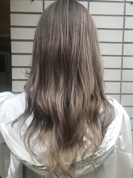 フラット 千葉(Flat.) グレージュグラデーション《JAGARA代見》