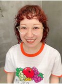 まなつん　くるくるパーマ　赤髪　オレンジ　ソバージュ手前