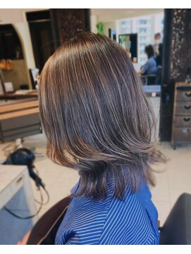 ヘアリゾート粋 ティガ 池袋店(tiga) 白髪ぼかしハイライト