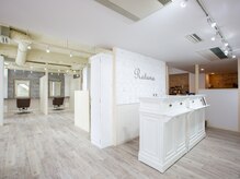ラトゥーナ 西宮北口店(Ratuna)の雰囲気（広くて開放的な空間（西宮北口/髪質改善/ショート/ハイライト））