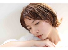 【グレイカラー（リタッチ）+トリートメント￥3300】気になる根元が自慢したくなる髪色に。