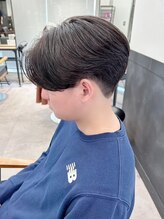 ネオリーブ クーロ メゾン 横浜(Neolive curro Maison)&nbsp;韓国刈り上げセンターパート 毛流れフェザーパーマ　MEN’S HAIR