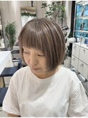 大人かわいい丸みミニボブ 白髪ぼかしハイライトローライト
