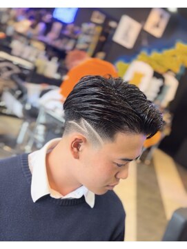 バーバースタイルクラブフォー(BARBER STYLE CLUB 4) ツーブロックフェード七三