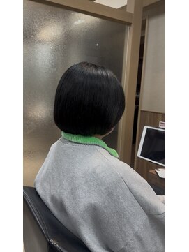 ショートボブから伸ばしかけのミニボブ