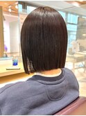 耳にかけやすい前下がりボブ