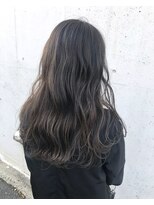 ヘアデザイン ソラ(Sola)&nbsp;スモーキーグレージュカラー×ゆるふわロング