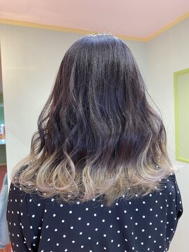 エマ(emma) ホワイトベージュの裾カラー！