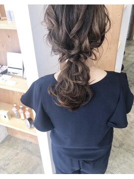 ニド(2do) 結婚式お呼ばれダウンカールアレンジ