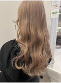 ベージュ