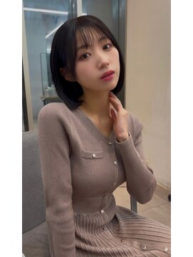 ノク(nok) ボブヘアー_黒髪ボブルフネビージュ小顔ワンレン