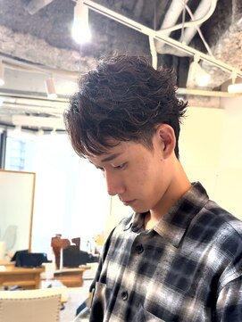 リヴ オオサカ(LIV OSAKA) フェザーパーマ　センターパート　フェザーショート