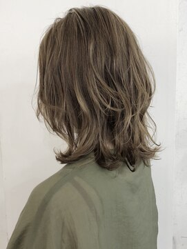 テクネ 天神大名(techne) 天神ニュアンスパーマレイヤーカットミディアムヘアウルフカット