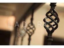 ラデュレ(LADUREE)の雰囲気(■シャンプー台はフルフラット■国内外から一流の商材をセレクト)
