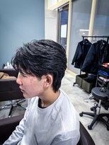 イコール(equal) センターパートフェザーショート