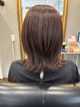 リーク(LEEK) 秋カラーで楽しむ外ハネミディアム