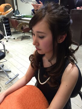 ミューズ(MUSE) 大人女子ハーフアップスタイル