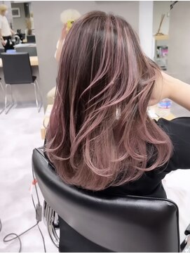 レディアル 大宮(REDEAL ope.) バレイヤージュ　ピンク　ワンホンヘア　レイヤーカット