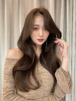 ユニ 原宿(uni)&nbsp;韓国ヘアロングレイヤーカットくびれヘアベージュ前髪原宿