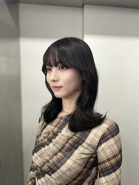 エヌアイ オモテサンドウ(ni omotesando) ミディアムレイヤーカット 韓国ヘア くびれレイヤーカット