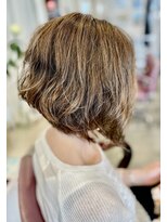 サーティエイト(38) ふんわりカール うなじキレイ 前下がりグラデーションボブ