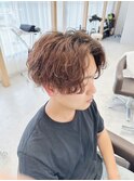 センターパート波巻きパーマ、波巻きウェーブ、オレンジベージュ