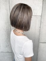 ルモア(RUMOR)&nbsp;大人世代からも人気のベージュハイライトカラー