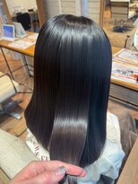 ヘアーショップ エヌアンドエー 越谷店(hair shop N&A)&nbsp;シルクのようなツヤ感◎毛先まで潤いが続く、ストレートロング。