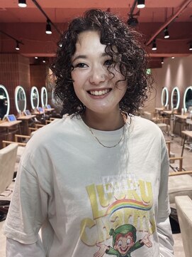 ヘアーアンドメイク ビス(HAIR&MAKE bis) 海外風girl スパイラルパーマ　ボブパーマ【kotomi】