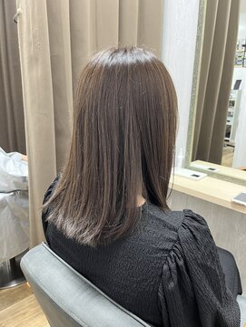 ミディアムヘアー×アッシュカラー