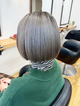 モーラ 鳳店(MOLLA) シルバーグレーボブ